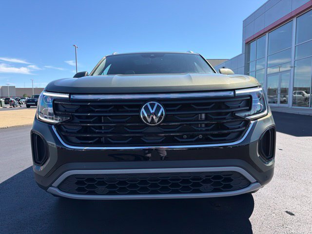 Used 2025 Volkswagen Atlas Cross Sport SEL AWD/4WD image 2