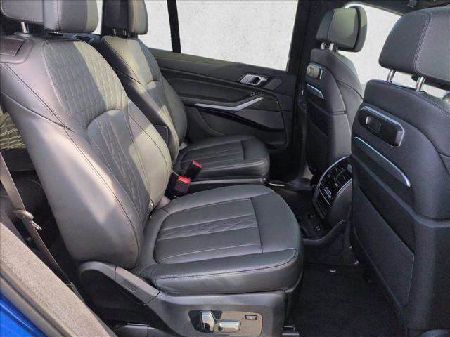 Used 2025 BMW X7 M60i image 23