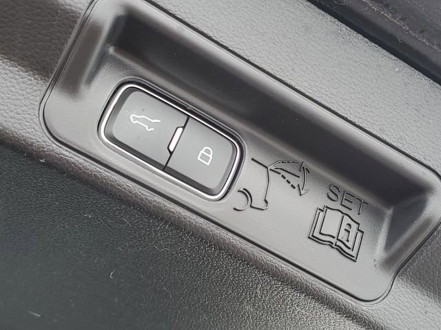 Used 2022 Ford Explorer XLT w/ Equipment Group 202A image 31