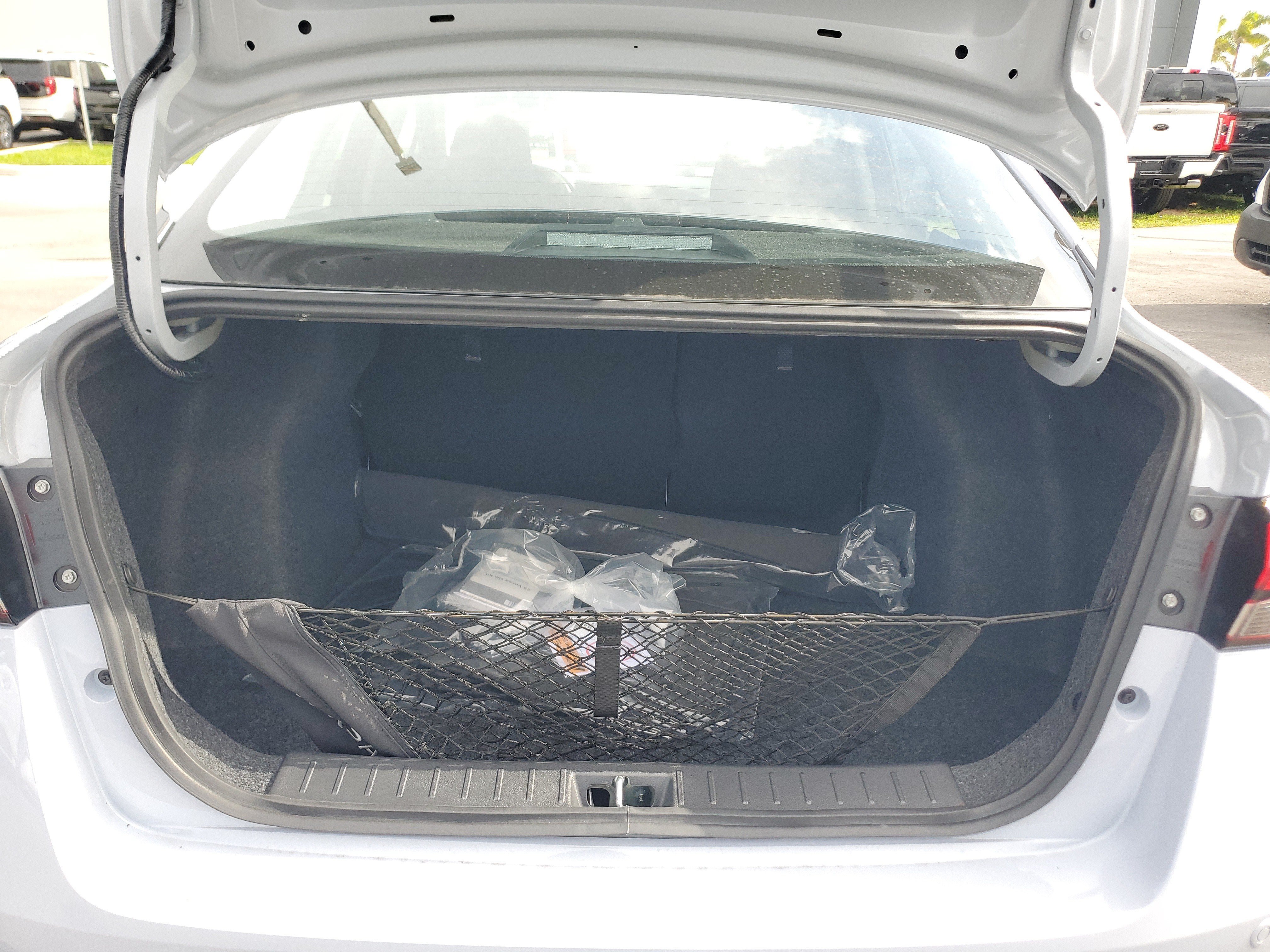 New 2025 Nissan Versa SR w/ Trunk Package FWD image 9