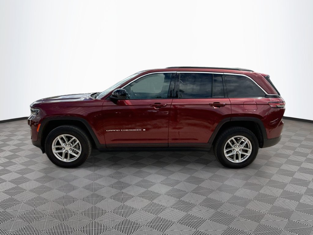 Used 2024 Jeep Grand Cherokee Laredo X AWD/4WD image 9