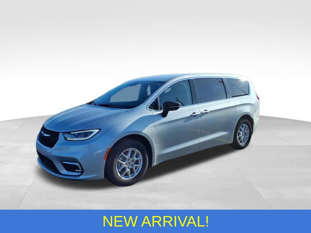 Used 2024 Chrysler Pacifica Touring-L image 1