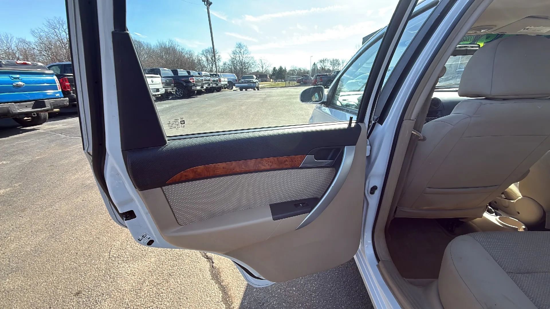 Used 2011 Chevrolet Aveo5 LT w/ Power and Convenience Package image 11