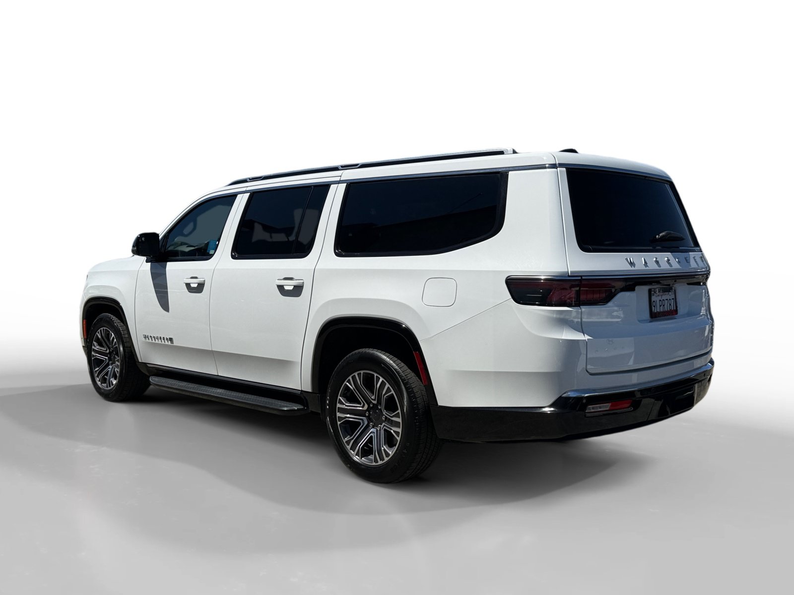 Used 2024 Jeep Wagoneer L Series II RWD image 3