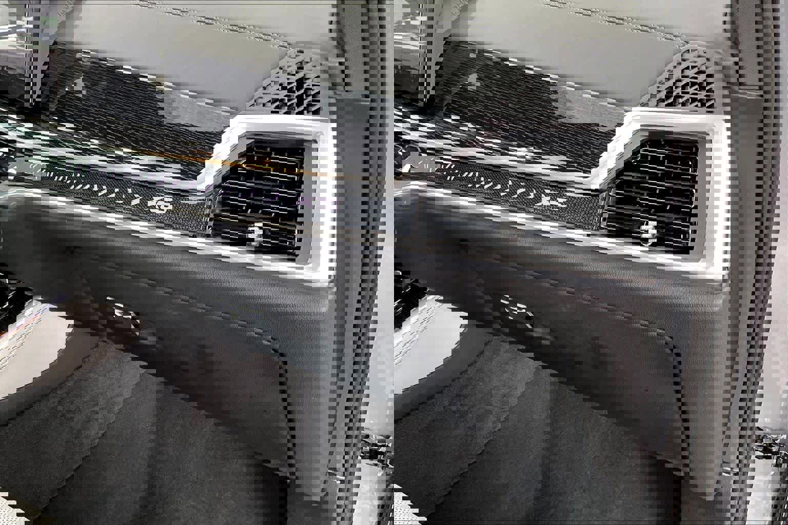 Used 2024 BMW X5 sDrive40i w/ M Sport Package image 19