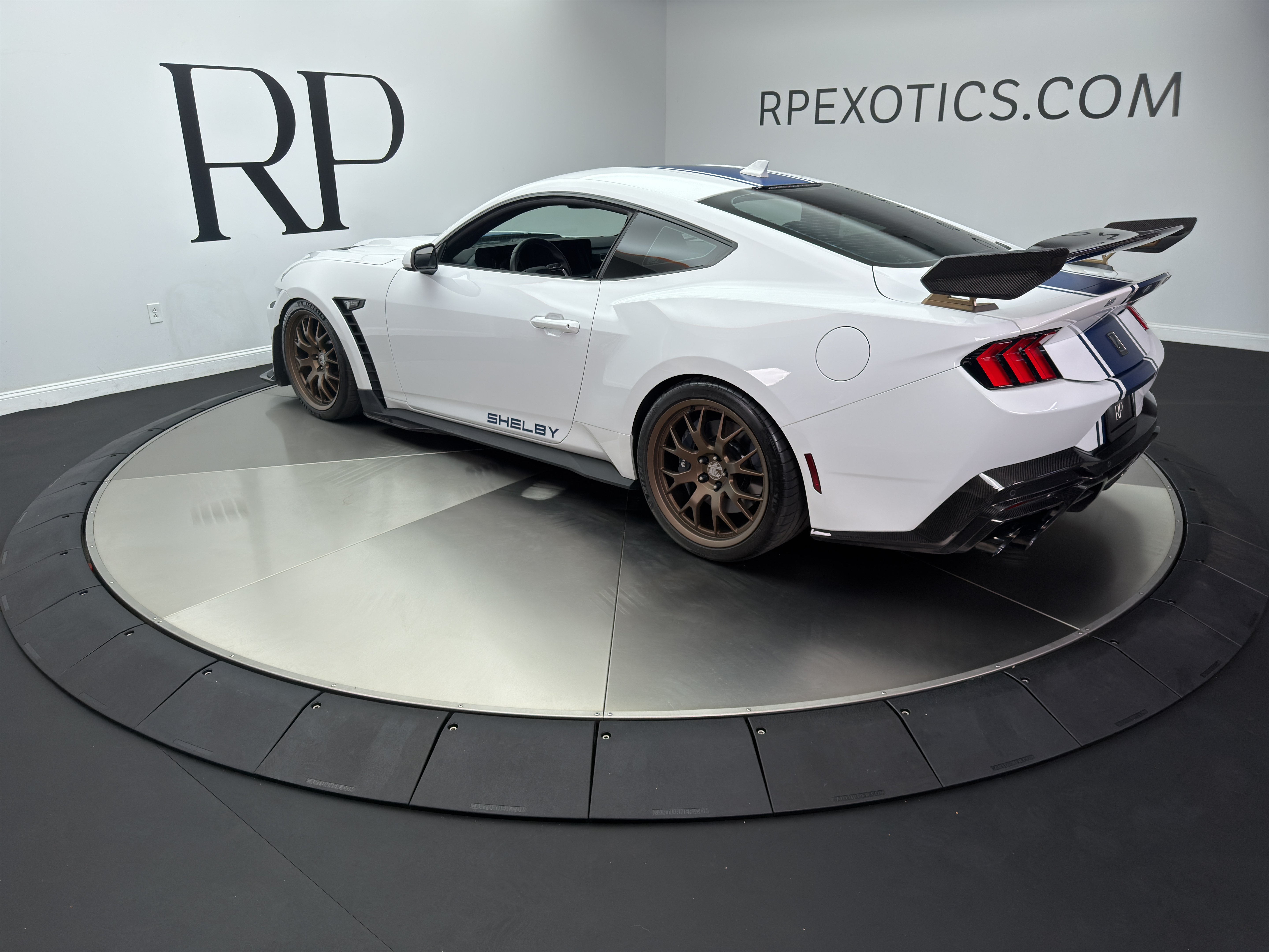 Used 2024 Ford Mustang GT Premium w/ GT Performance Package RWD image 4