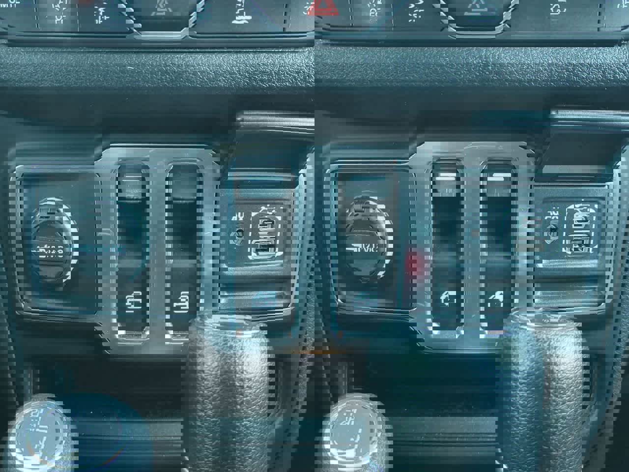 Certified 2024 Jeep Wrangler Sport S image 30