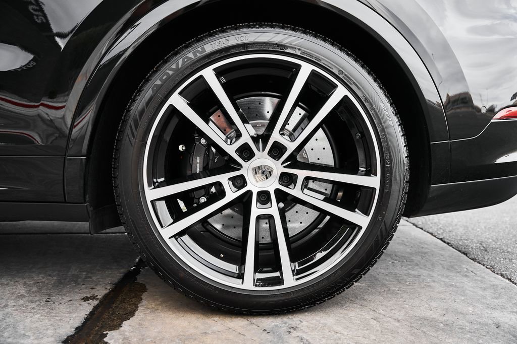 Used 2026 Porsche Cayenne Turbo AWD/4WD image 21
