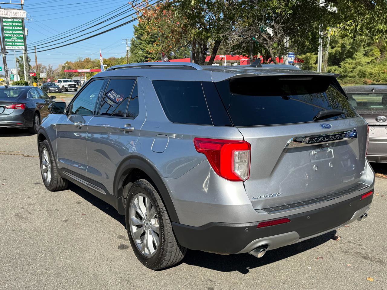 Used 2024 Ford Explorer Limited AWD/4WD image 3
