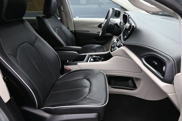 Used 2024 Chrysler Pacifica Limited FWD image 33