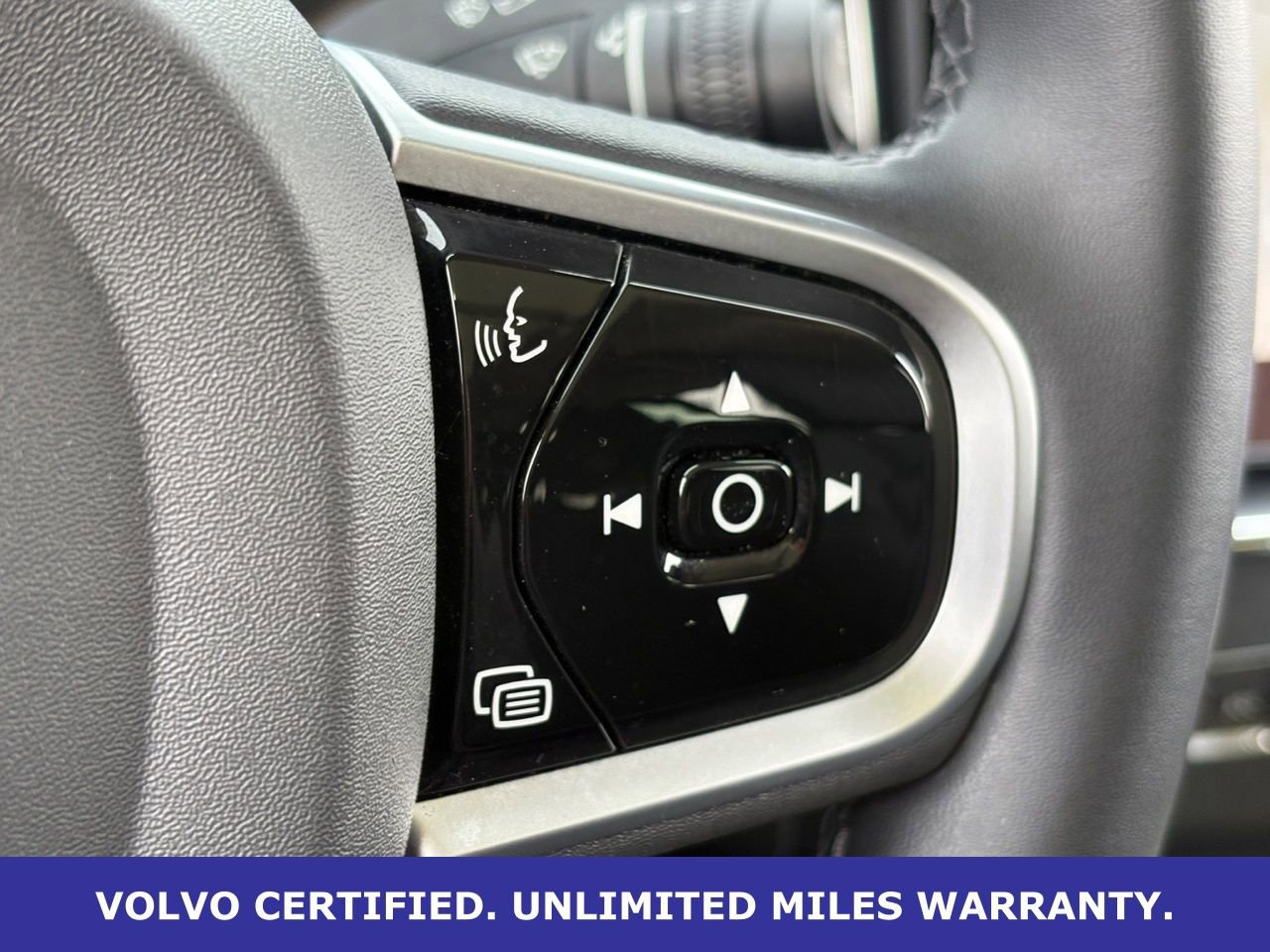 Certified 2025 Volvo XC90 B6 Plus image 25