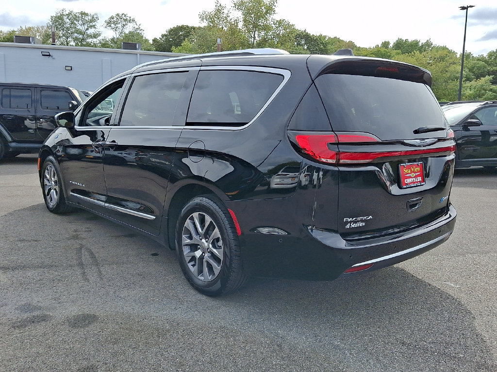Certified 2025 Chrysler Pacifica Pinnacle FWD image 4