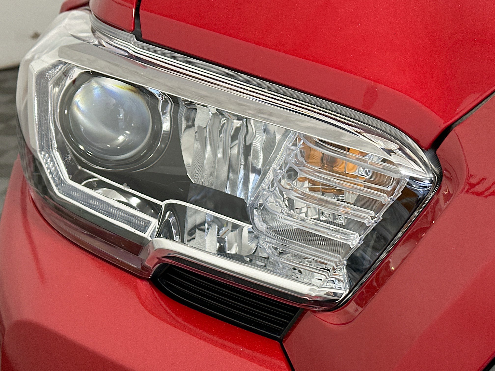 Used 2023 Toyota Tacoma TRD Sport w/ Advanced Technology Package image 9