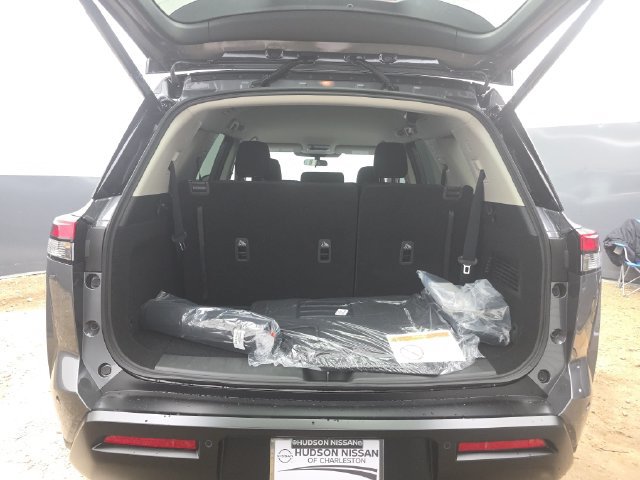 New 2026 Nissan Pathfinder SV w/ SV Premium Package FWD image 12