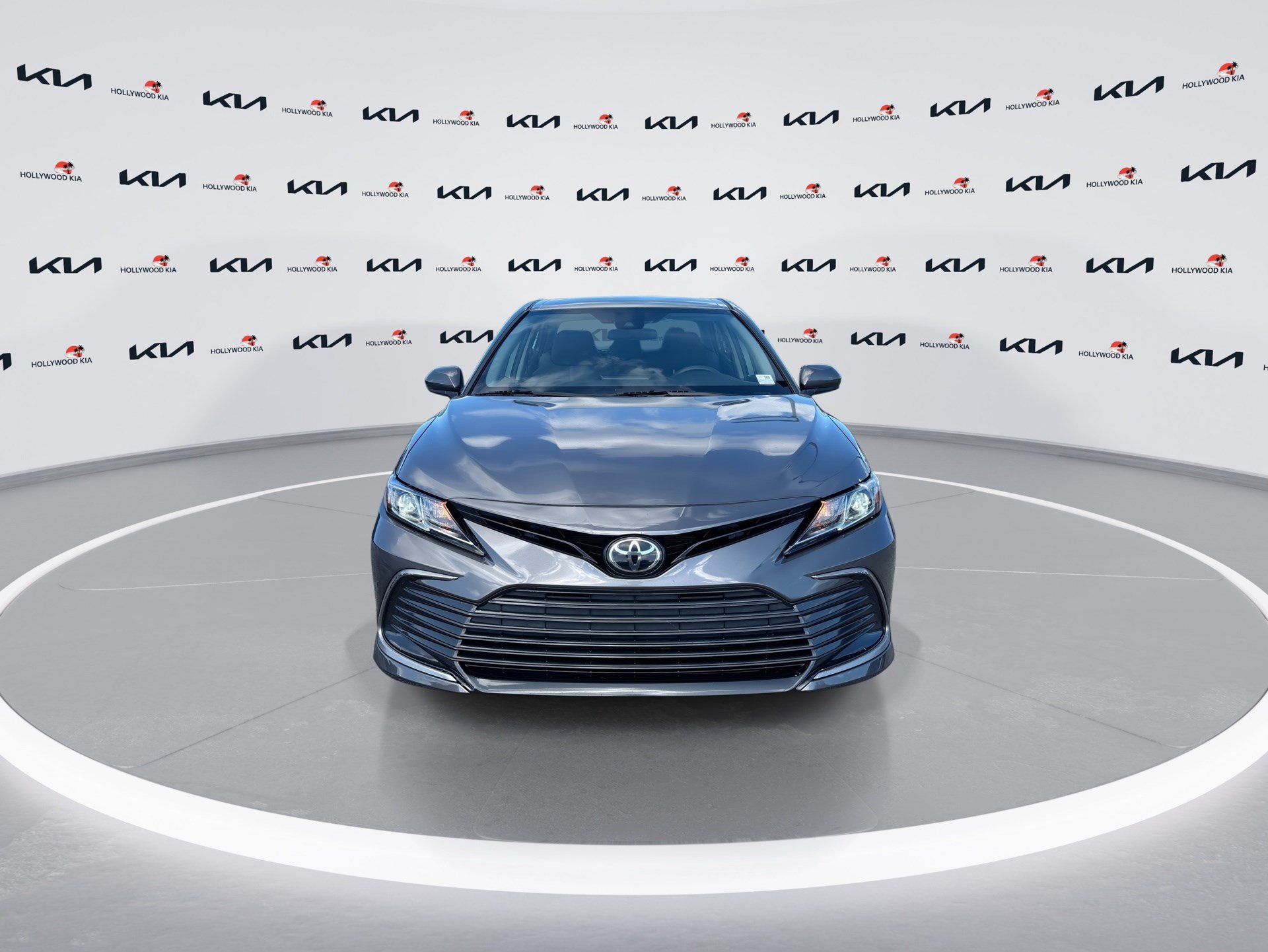 Used 2022 Toyota Camry LE FWD image 3