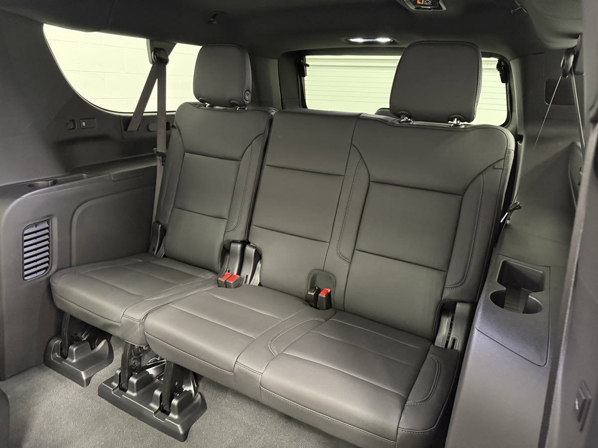 Used 2025 Chevrolet Suburban Z71 w/ Comfort Package AWD/4WD image 16