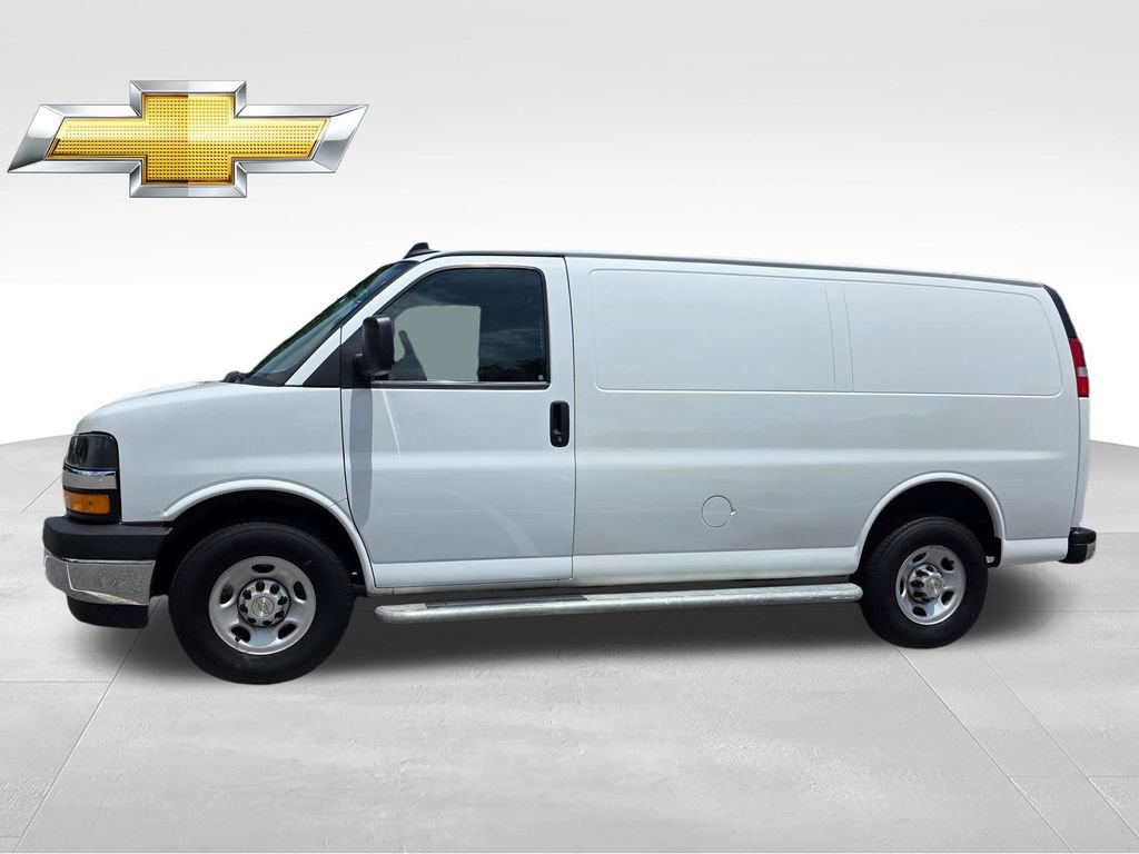 Used 2024 Chevrolet Express 2500 w/ Driver Convenience Package RWD image 3