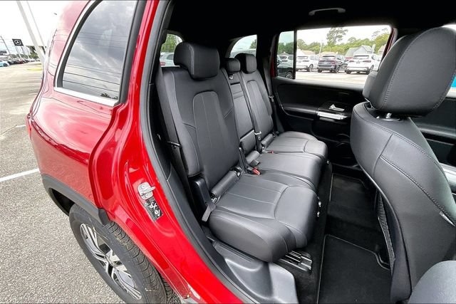 Used 2025 Mercedes-Benz GLB 250 4MATIC image 22