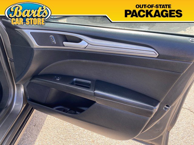 Used 2020 Ford Fusion SE image 12