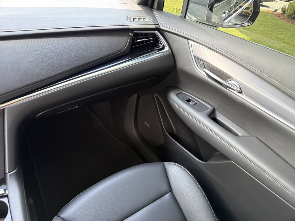 Certified 2025 Cadillac XT6 Luxury FWD image 18