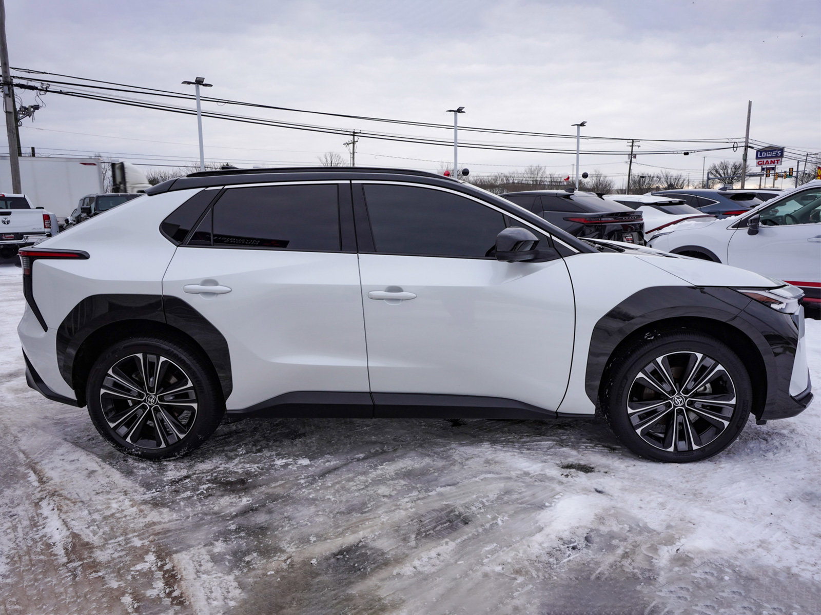 Used 2023 Toyota bZ4X Limited image 4