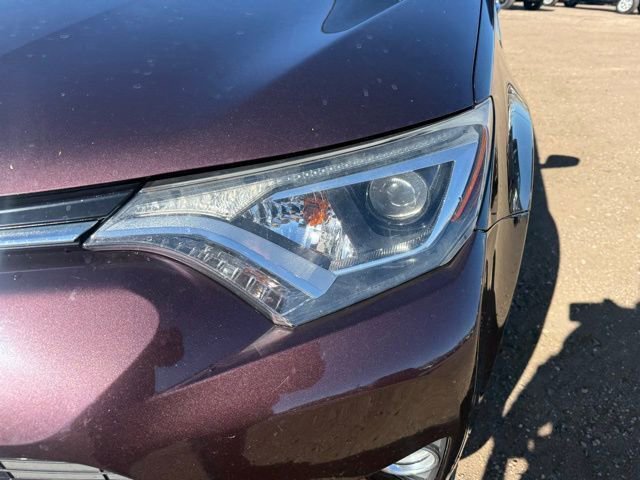 Used 2018 Toyota RAV4 XLE image 10