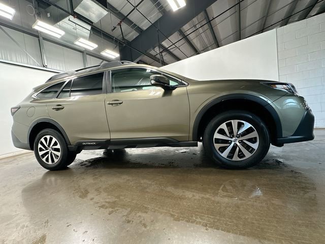 Used 2021 Subaru Outback Premium AWD/4WD image 3
