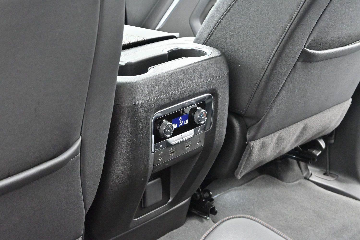 Used 2025 Chevrolet Suburban High Country AWD/4WD image 35