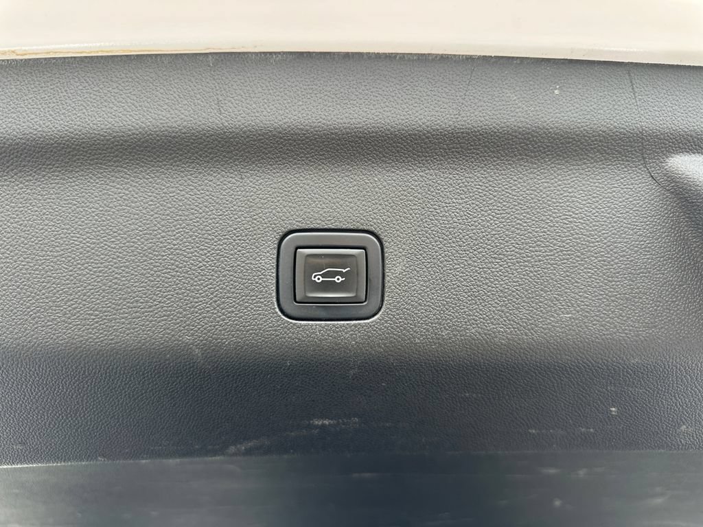 Used 2022 GMC Yukon XL AT4 w/ AT4 Premium Plus Package AWD/4WD image 40