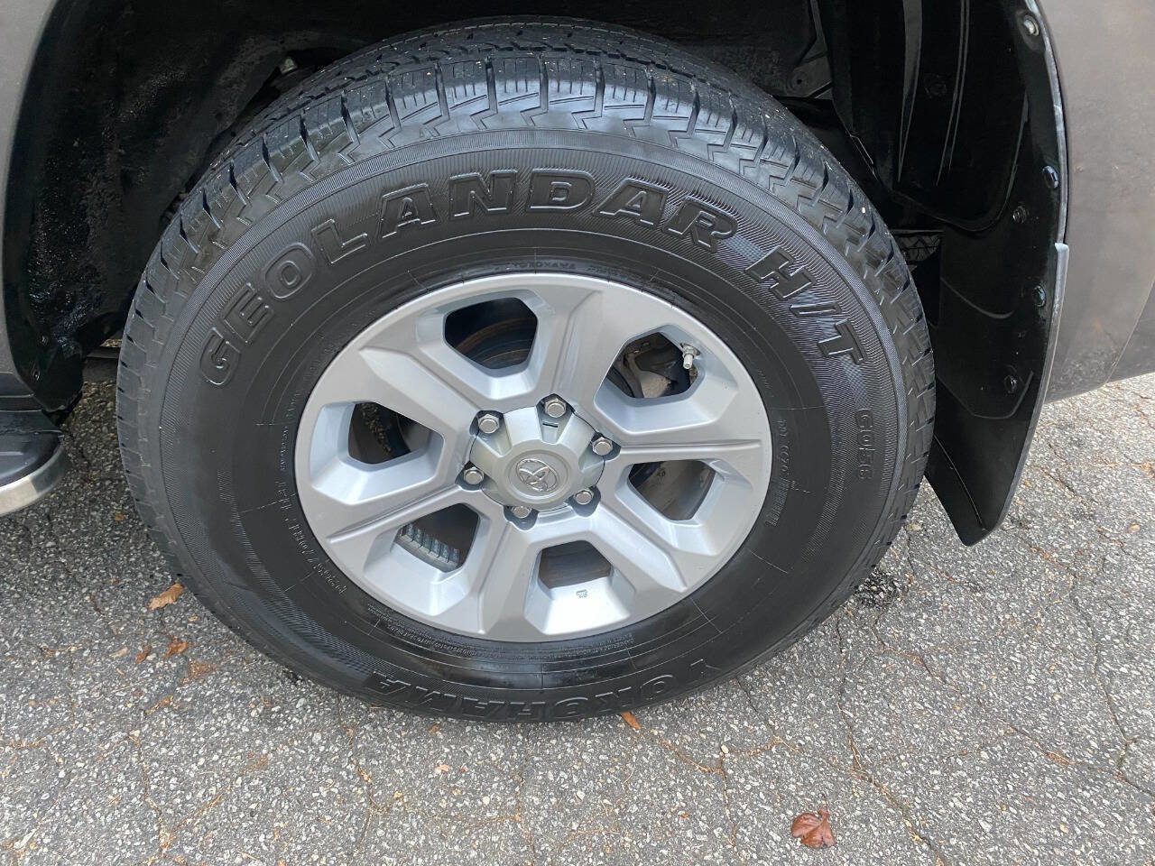 Used 2017 Toyota 4Runner SR5 Premium image 9