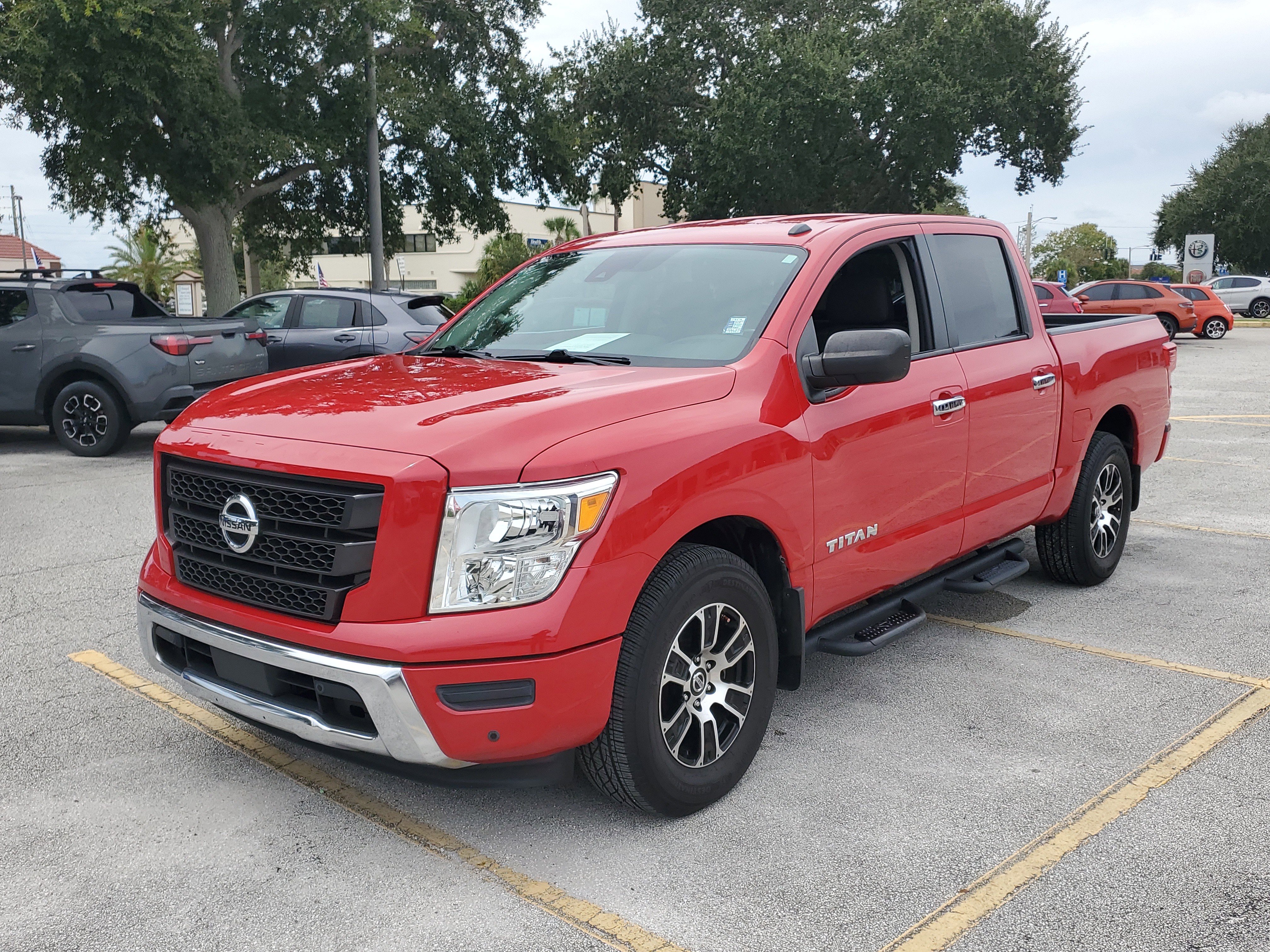 Used 2021 Nissan Titan SV w/ SV Convenience Package RWD image 2