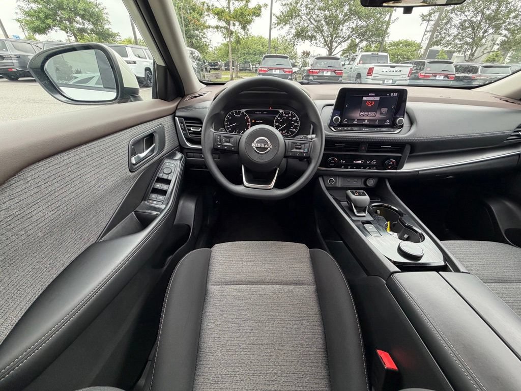 Used 2023 Nissan Rogue SV AWD/4WD image 19