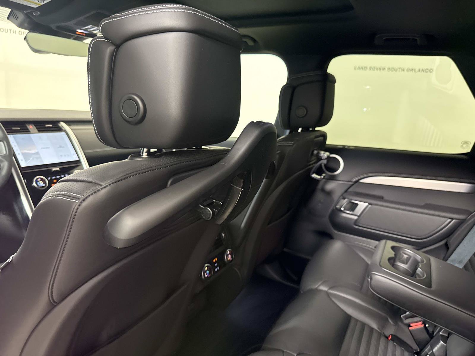 New 2026 Land Rover Discovery Dynamic SE AWD/4WD image 17