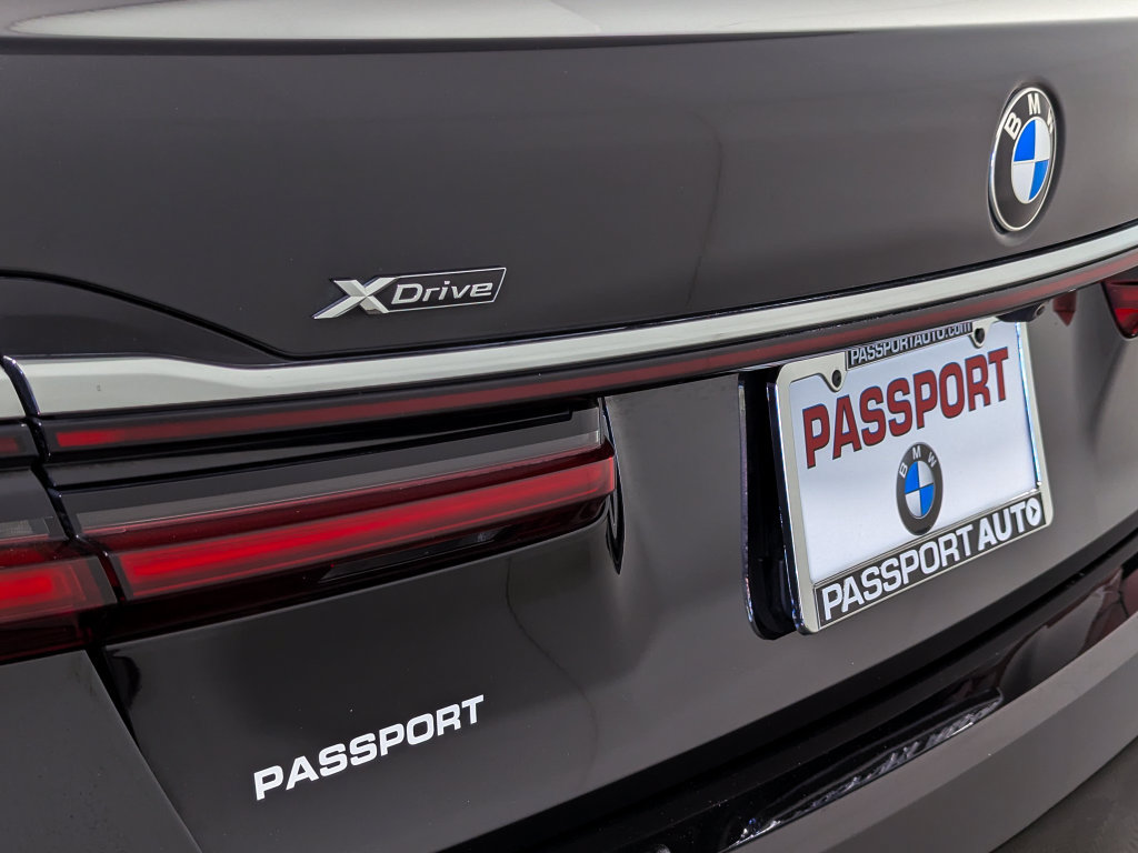 Used 2020 BMW 750i xDrive w/ Executive Package AWD/4WD image 11