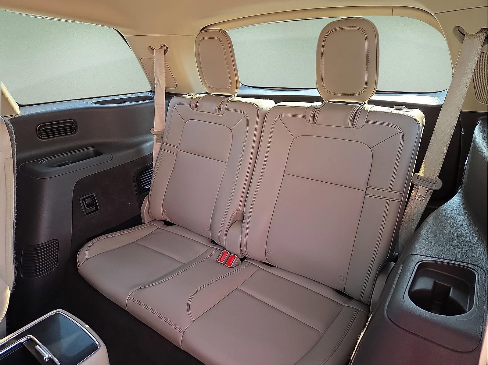 Used 2023 Lincoln Aviator Reserve w/ Equipment Group 201A AWD/4WD image 10