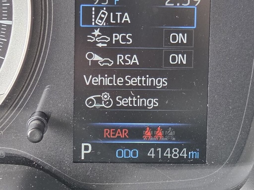 Used 2022 Toyota Corolla SE FWD image 30