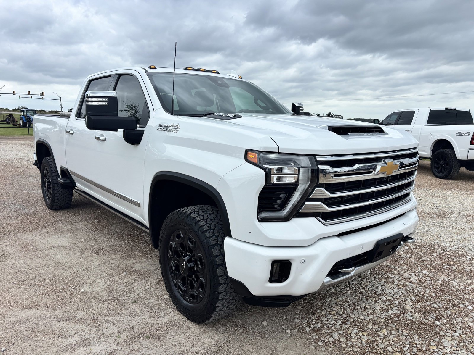 Used 2024 Chevrolet Silverado 2500 High Country w/ Technology Package image 8