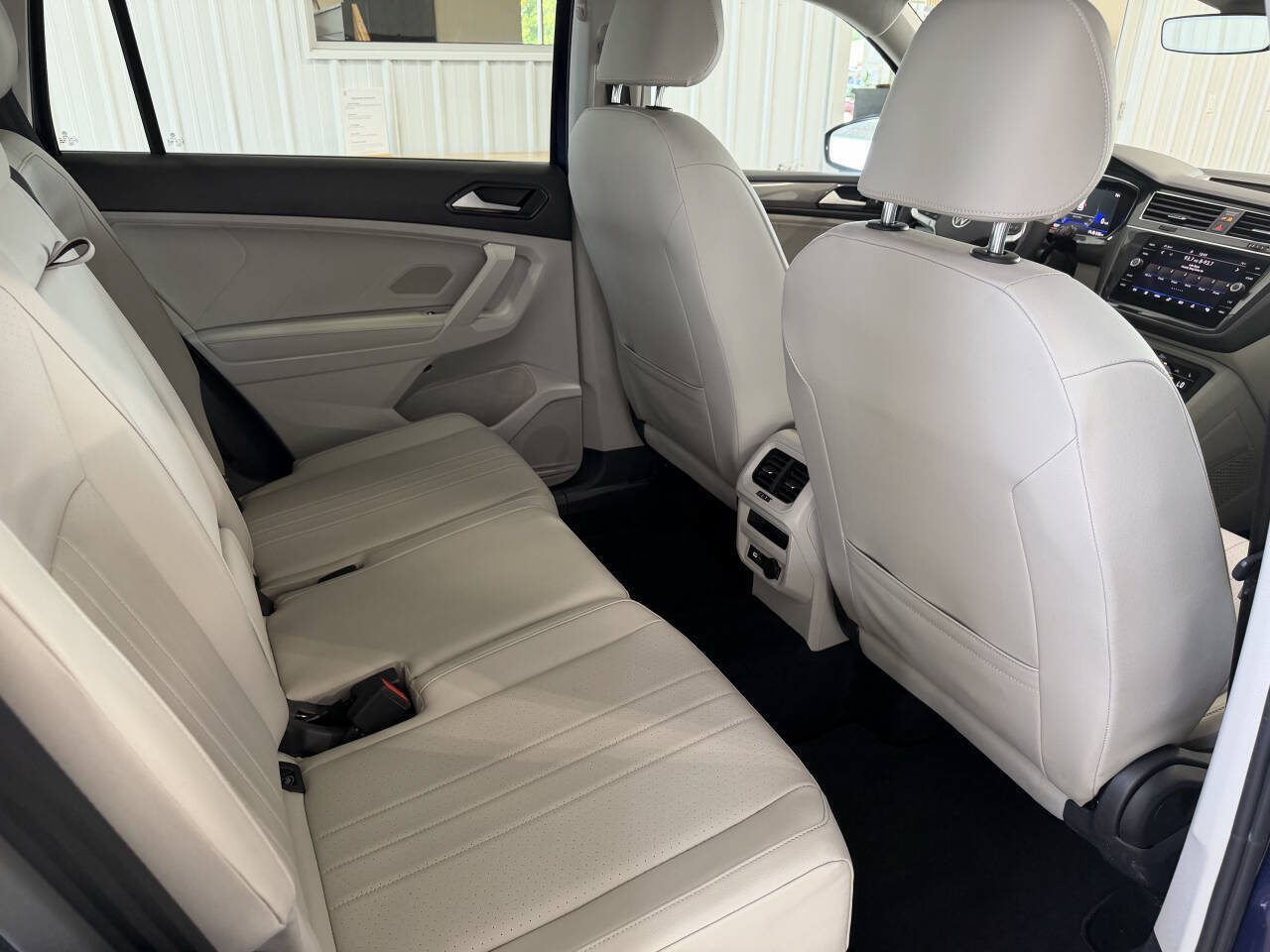 Used 2022 Volkswagen Tiguan SE AWD/4WD image 26