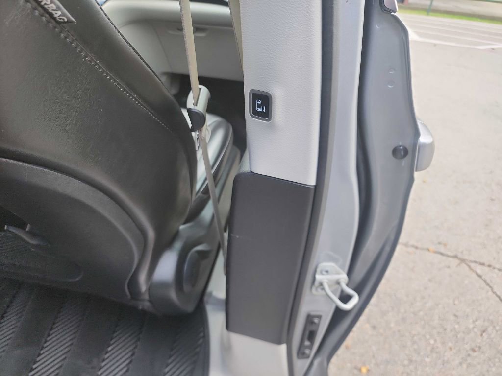 Used 2020 Chrysler Voyager Lxi image 32