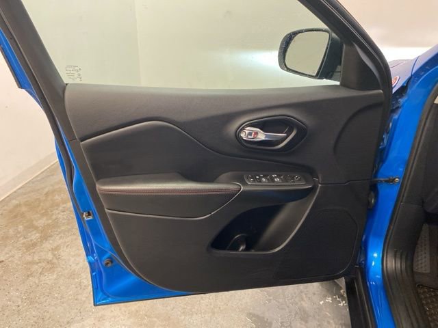 Used 2022 Jeep Cherokee Trailhawk image 18