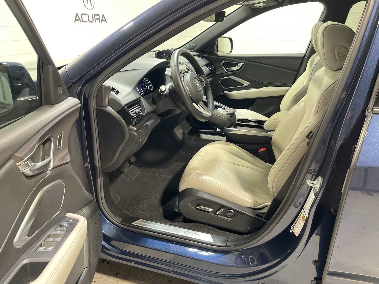 Certified 2025 Acura RDX SH-AWD image 2