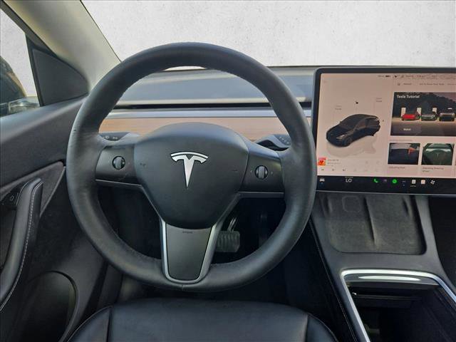 Used 2022 Tesla Model Y Long Range image 17