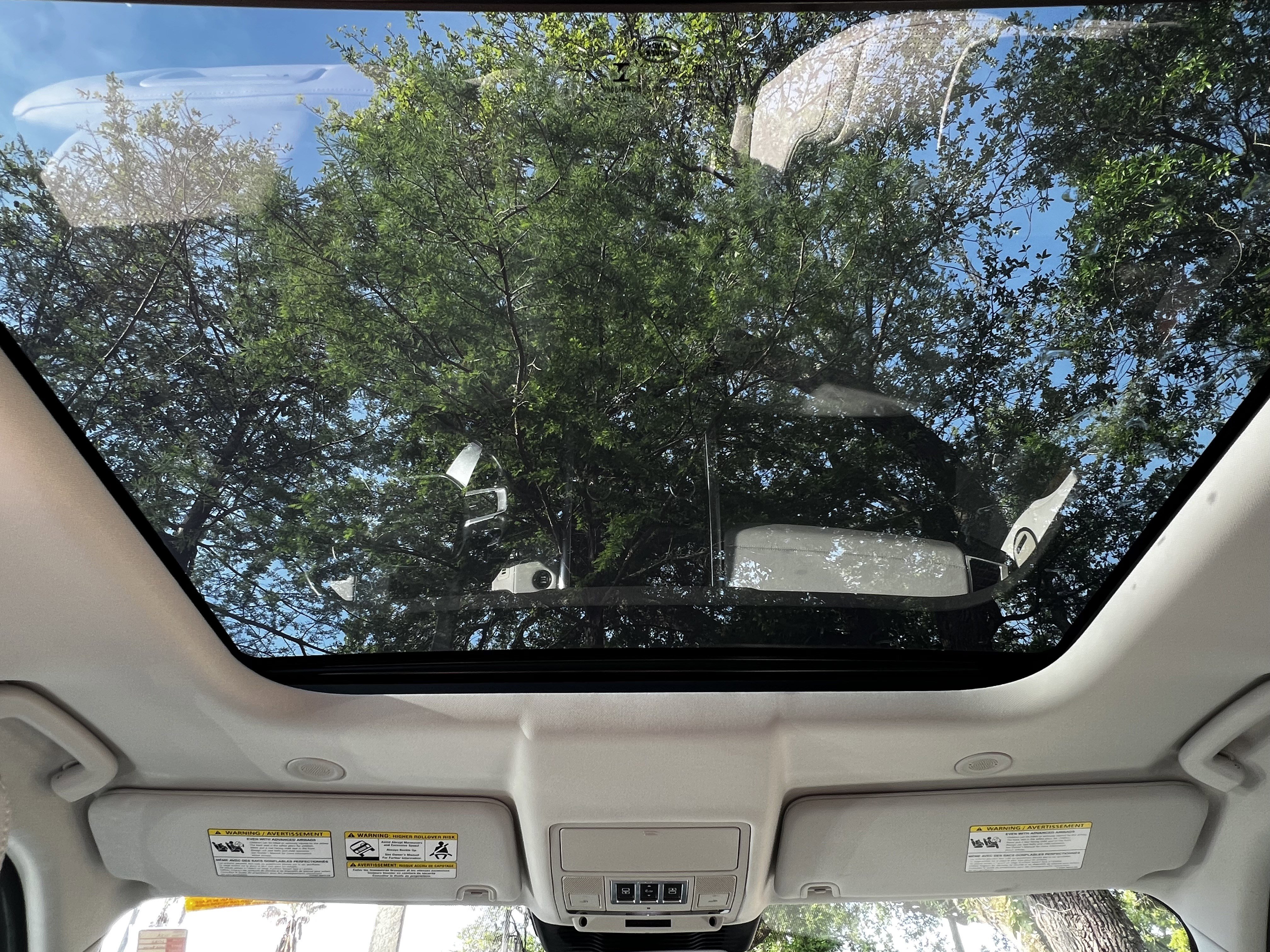 Used 2023 Land Rover Discovery S image 38