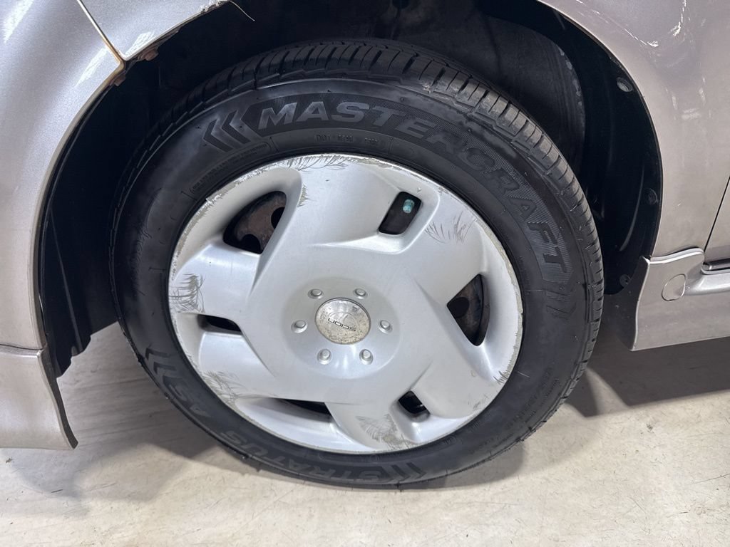 Used 2005 Scion xB FWD image 2