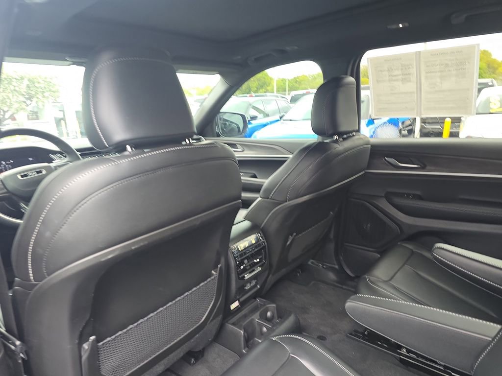 Used 2025 Jeep Grand Cherokee L Limited w/ Black Appearance Package image 14