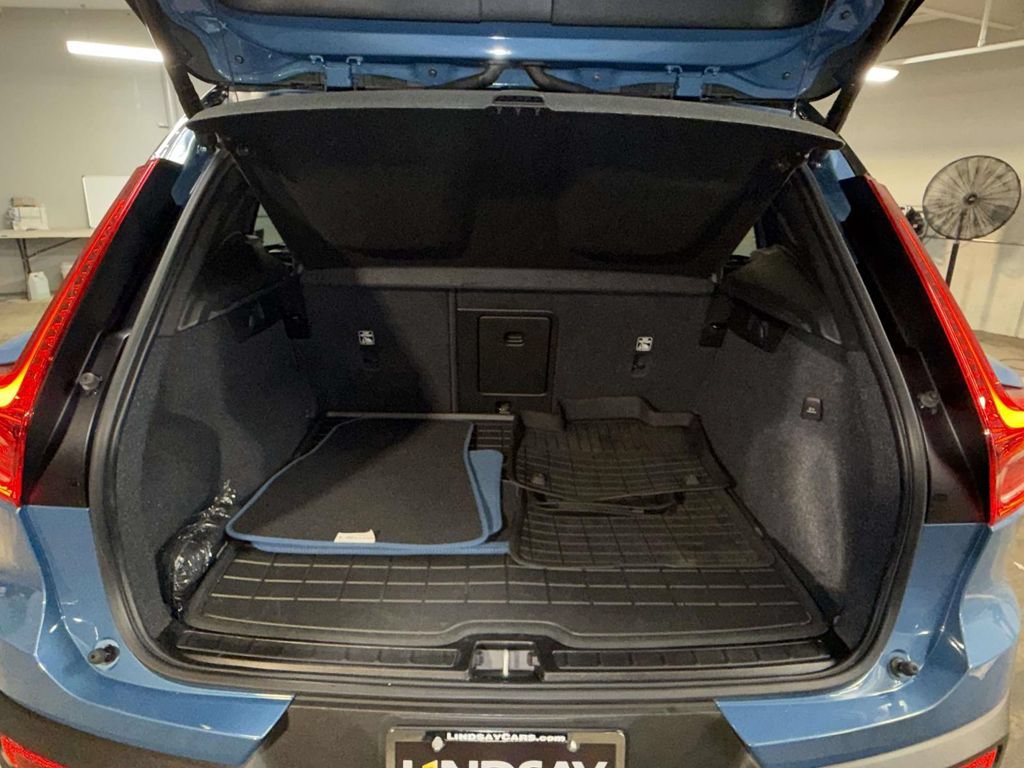 Used 2023 Volvo XC40 Recharge Ultimate w/ Protection Package Premier AWD/4WD image 17