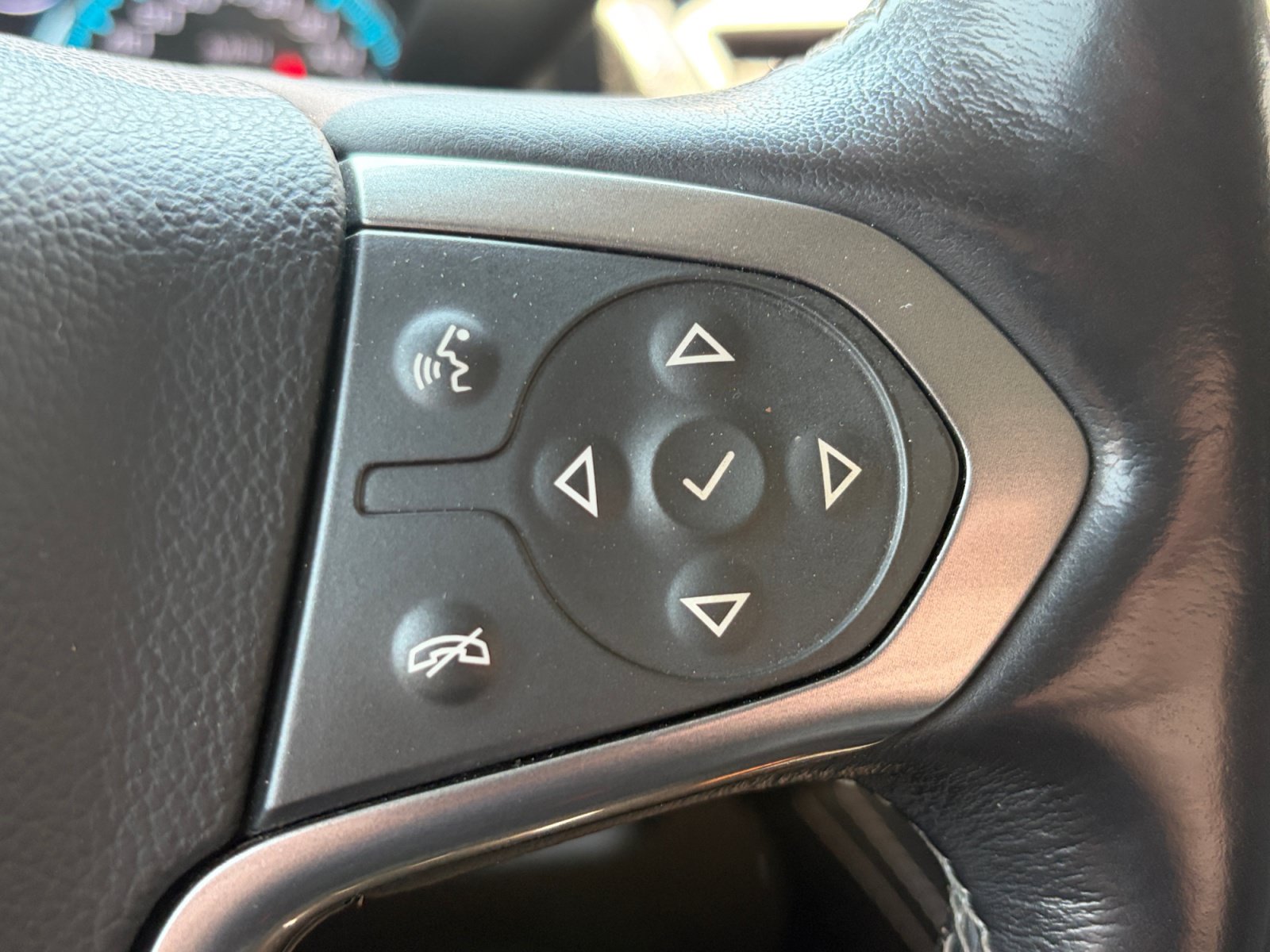 Used 2018 Chevrolet Suburban Premier AWD/4WD image 18