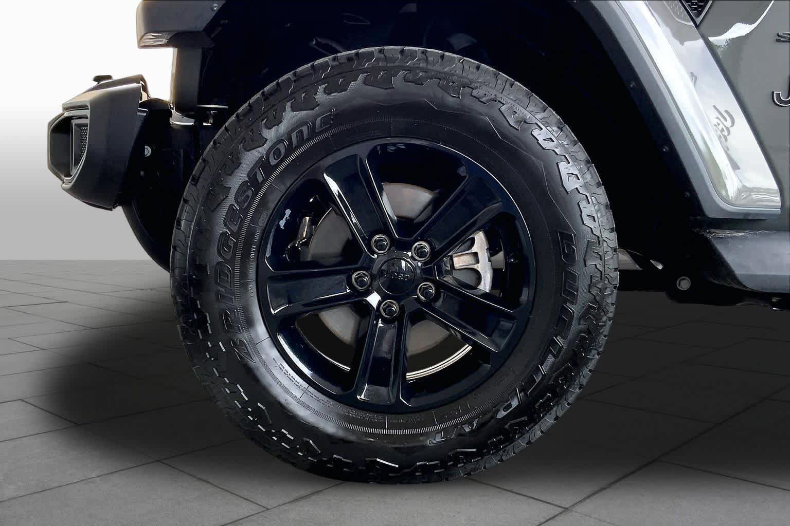 Used 2019 Jeep Wrangler Unlimited Sahara AWD/4WD image 11