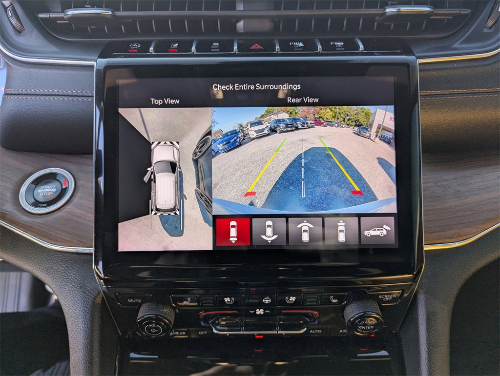 Used 2025 Jeep Grand Cherokee Summit w/ Obsidian Package image 31