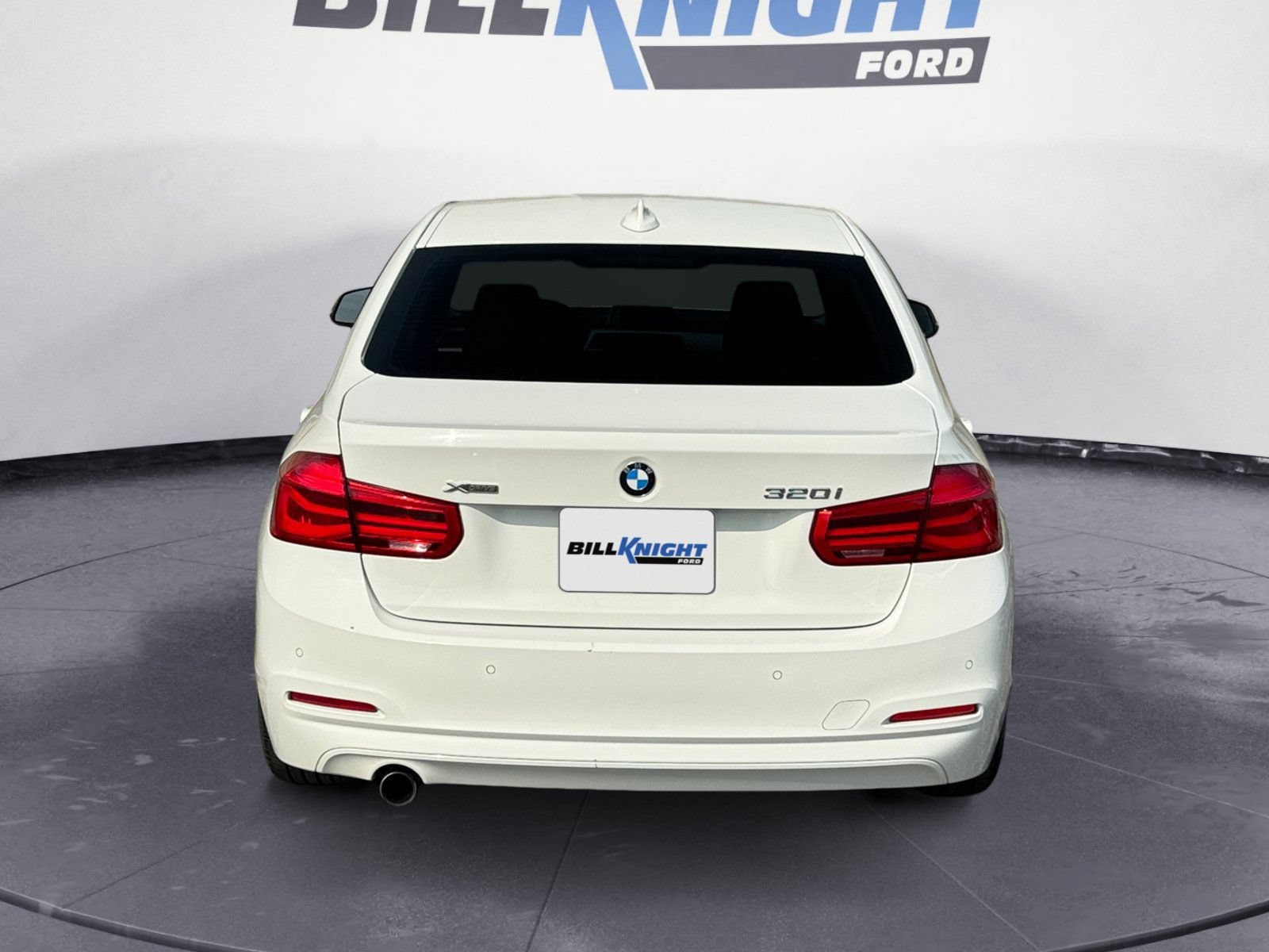 Used 2016 BMW 320i xDrive Sedan AWD/4WD image 4